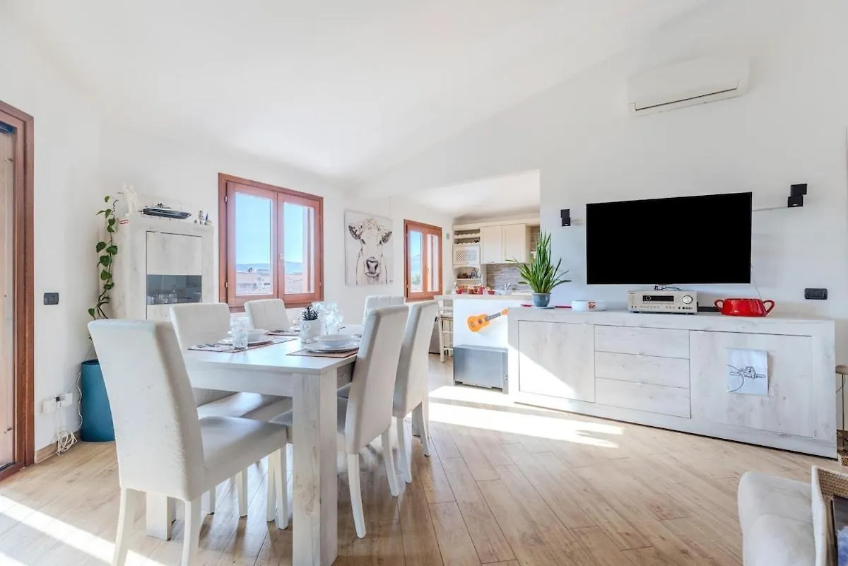 Проживание в семье Matu House - Centric Room In Olbia- Италия