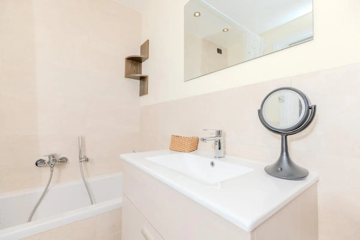 Matu House - Centric Room In Olbia- 0*, Ольбия