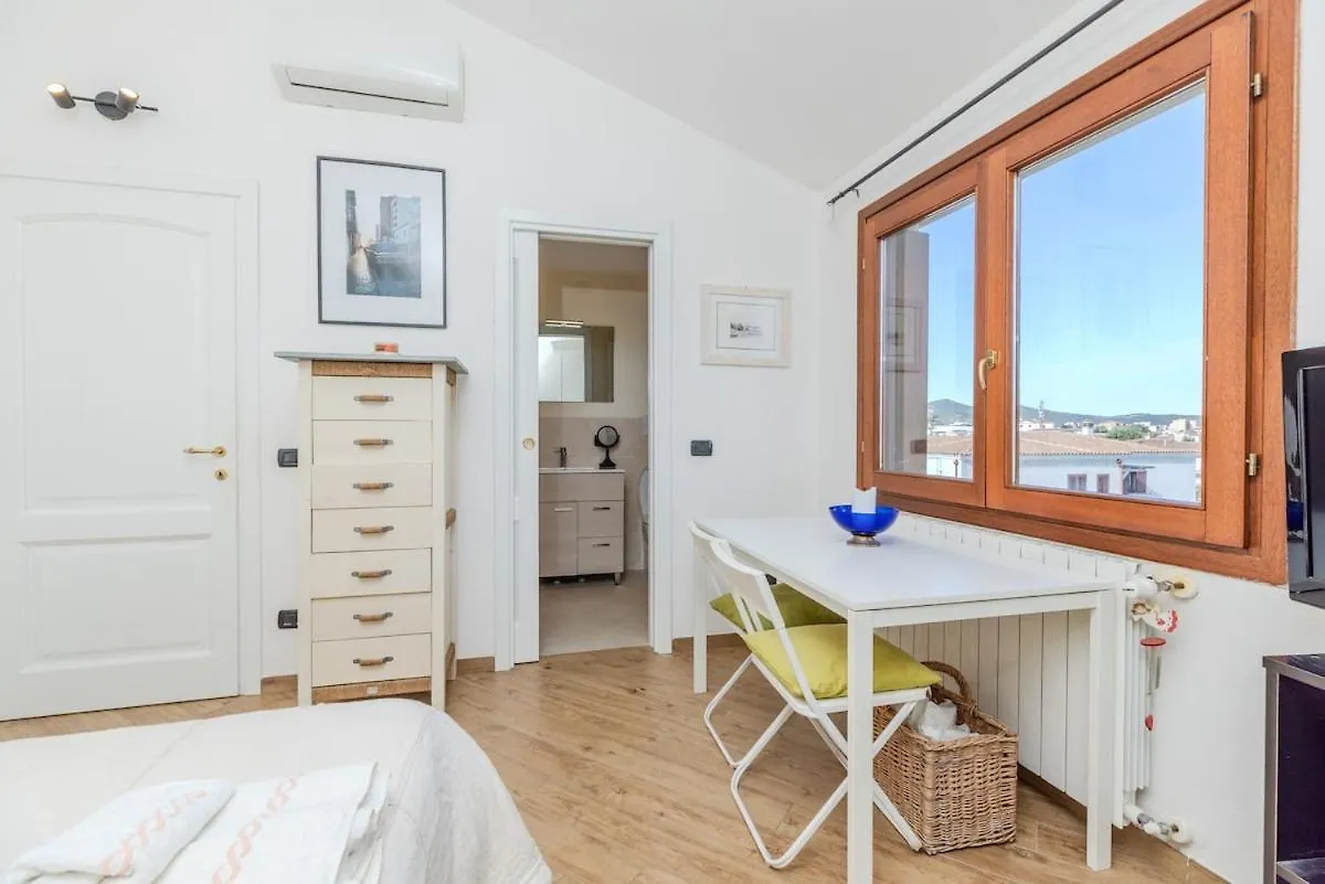 Matu House - Centric Room In Olbia- Ольбия